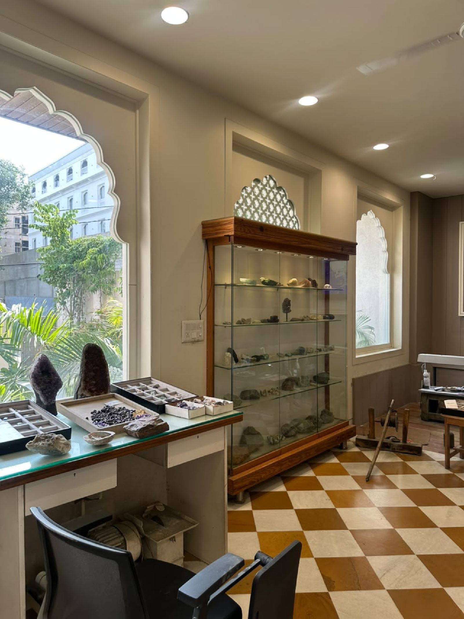 Live Gemstone Craftsmanship Studio